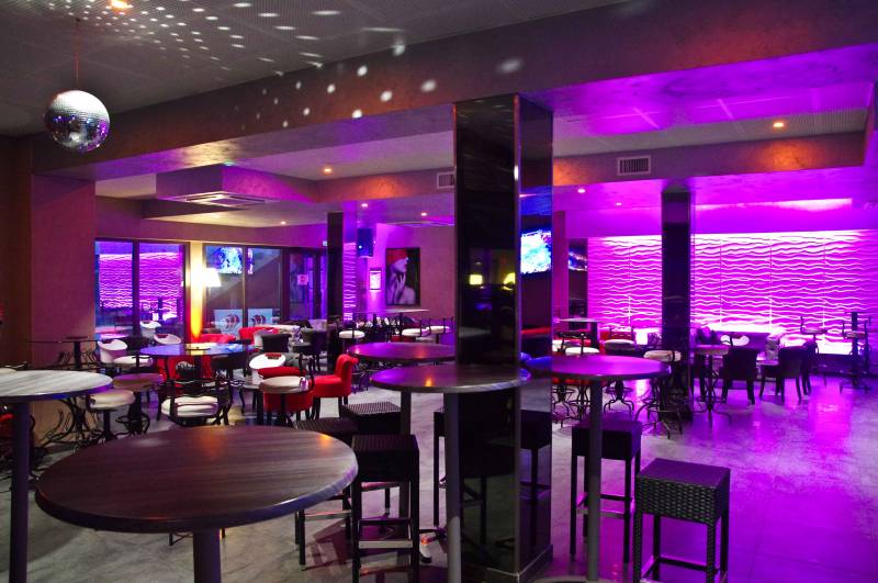 Intérieur Lounge Club au grand large à Meyzieu